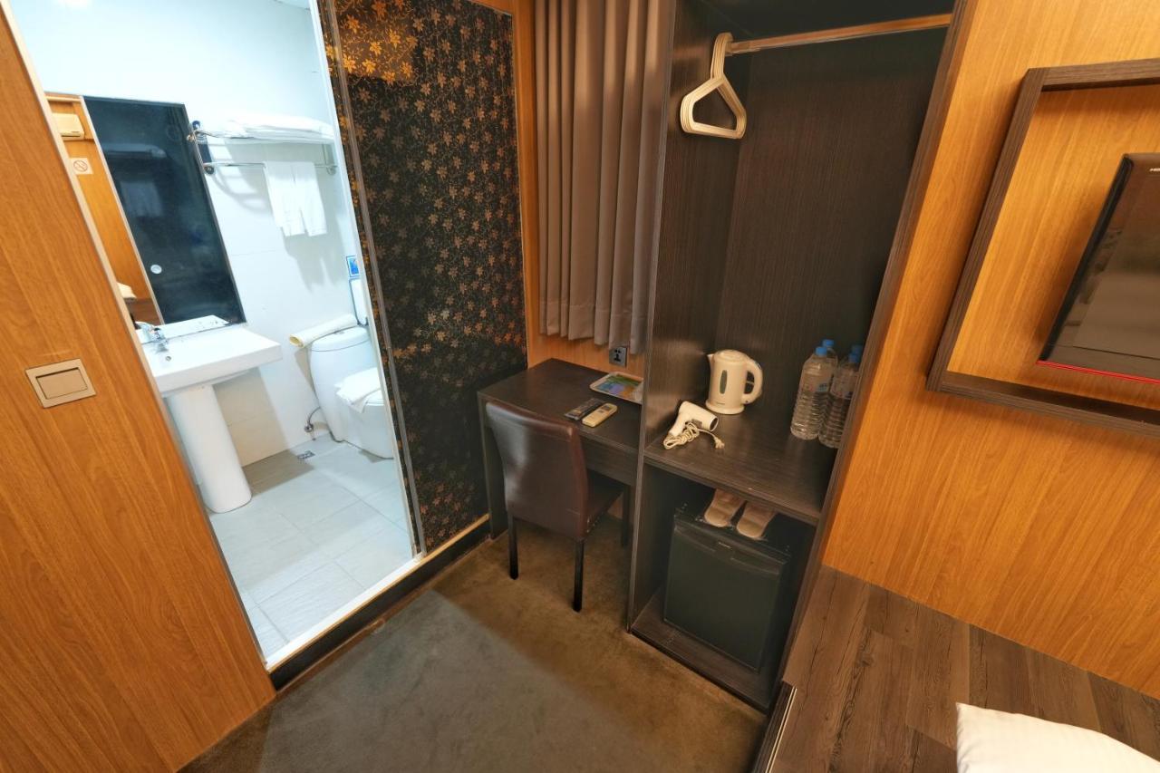 Meworld Hotel - Ximen تايبيه المظهر الخارجي الصورة